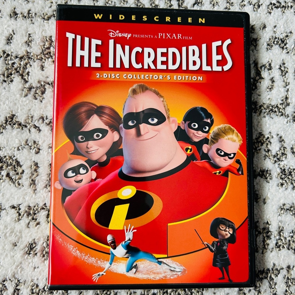 Disney Pixar The Incredibles DVD 2-Disc Collector’s Edition w/ Slipcover